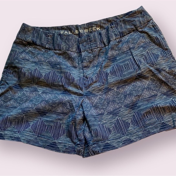 𝅺🦄 Falls Creek Blue Geometric Pattern Shorts Size 8 - Picture 1 of 8